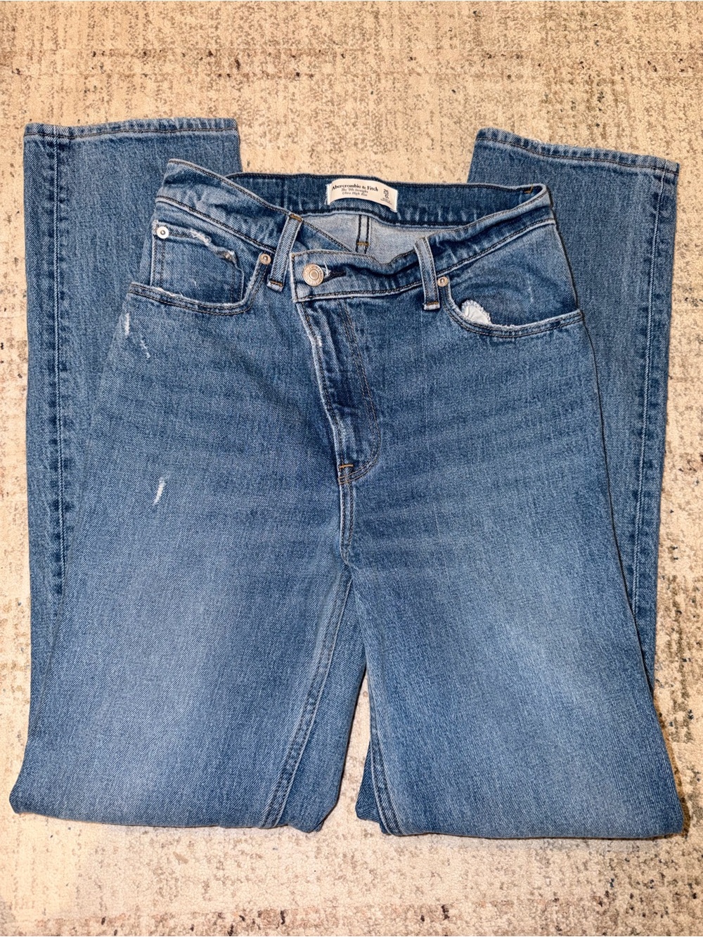 Abercrombie & Fitch The 90’s Straight Ultra High Rise - NWOT